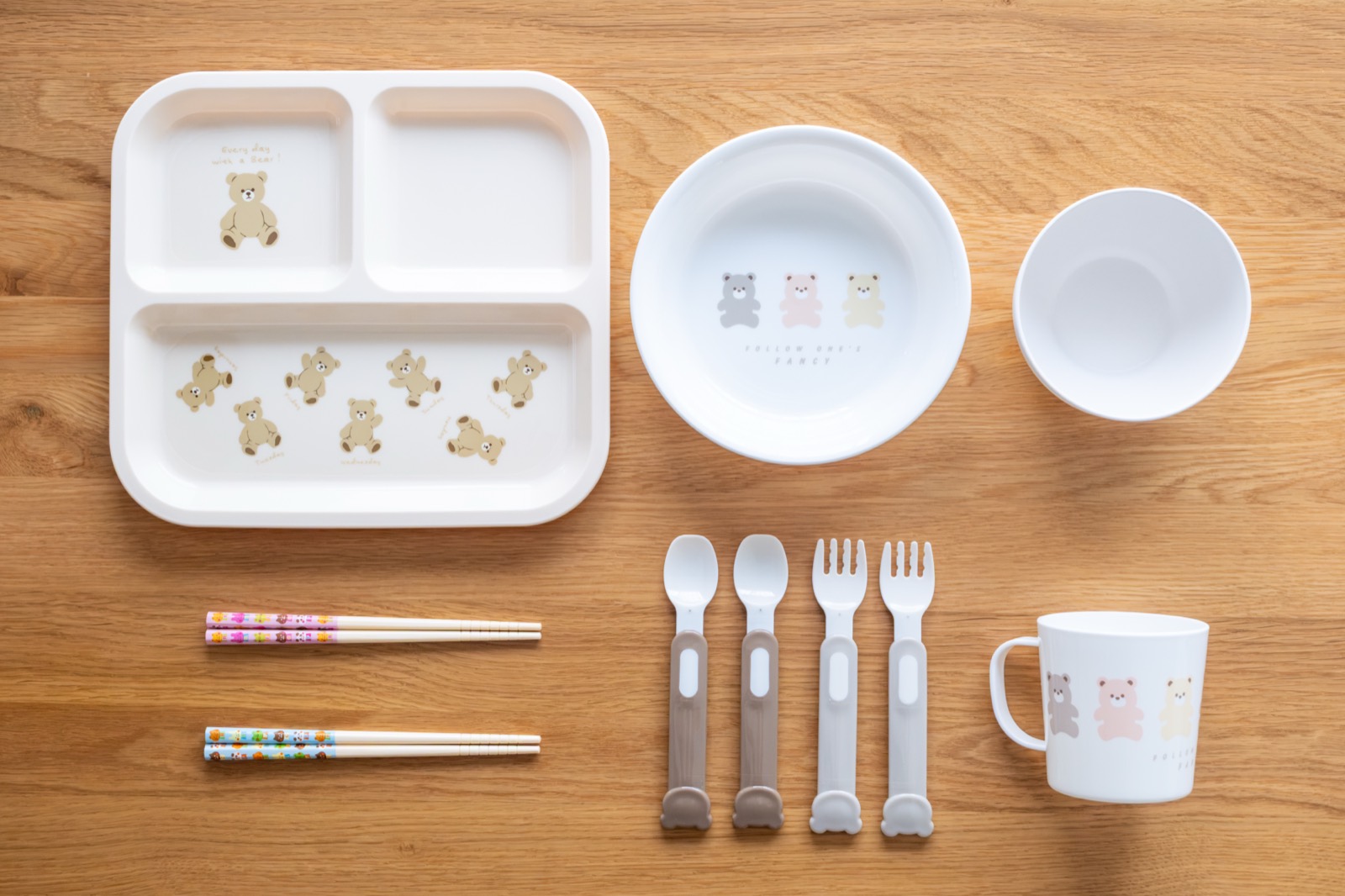 子ども用の食器とカトラリー